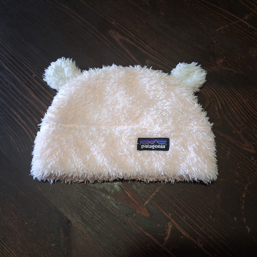 Patagonia Kids Cream Fuzzy Pom-Pom Beanie